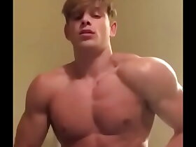 Mamado sabroso rubio masturbándose y corriendose